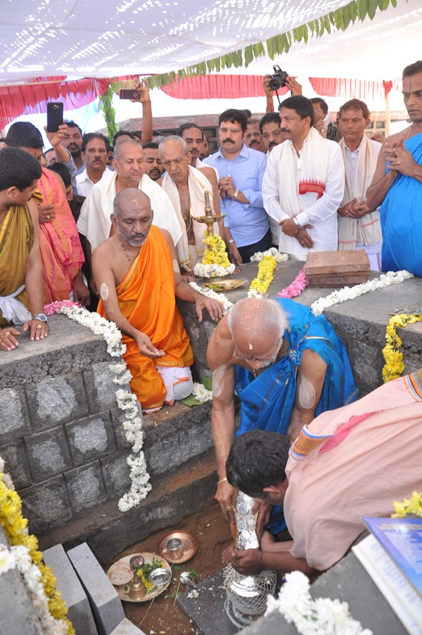 ಹಿರಿಯಡಕ: ದೇವಳದಲ್ಲಿ ನಿಧಿಕುಂಭ ಸ್ಥಾಪನೆ